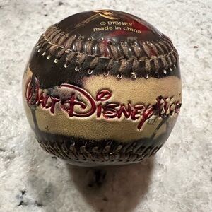 EUC Disney Pirates of Caribbean Baseball ⚾️